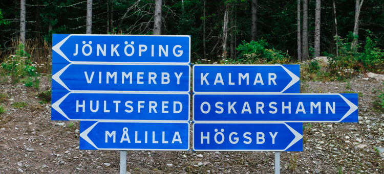 Vägskyltar till olika orter i länet