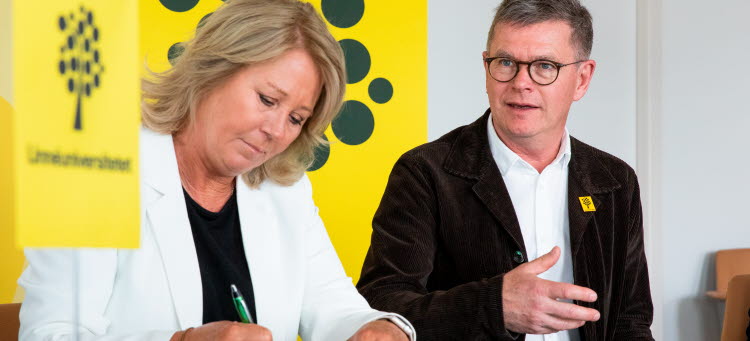 Region Kalmar läns regiondirektör Ingeborg Eriksson och Linnéuniversitetets rektor Peter Aronsson.