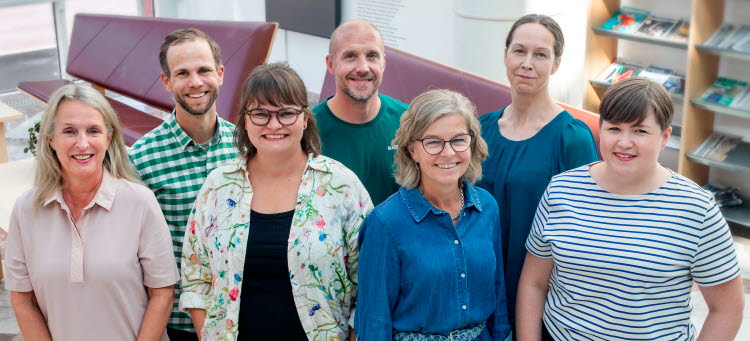 Personer som i olika konstellationer besöker gymnasieelever, från vänster: Karin Ekebjär, samordnare för regionala utvecklingsstrategin, Christian Forssell, samhällsplanerare, Emelie Bertholdsson, samhällsplanerare, Alexander Eklund, analytiker, Maria Stegefors, projektutvecklare, Carolina Lenesdotter, folkhälsoutvecklare, samt Elin Johansson, biblioteksutvecklare. På bilden saknas folkhälsoutvecklaren Maria Lindqvist och analytikern William Wirsén.