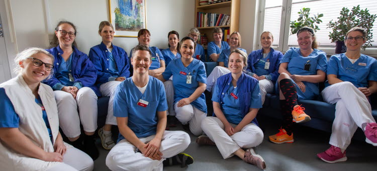Bild på medarbetare på Smedby hälsocentral.